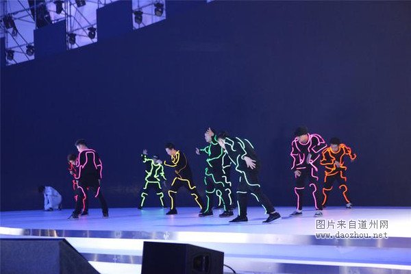 ��һ����ҵȺ�ľ�ϲ��vivo X6 Plus X6Plus��ȫ���׷�����Ľ���оƬ ES9028 DAC��һ���������ǵ�оƬ