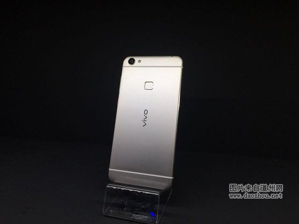 ��һ����ҵȺ�ľ�ϲ��vivo X6 Plus X6Plus��ȫ���׷�����Ľ���оƬ ES9028 DAC��һ���������ǵ�оƬ