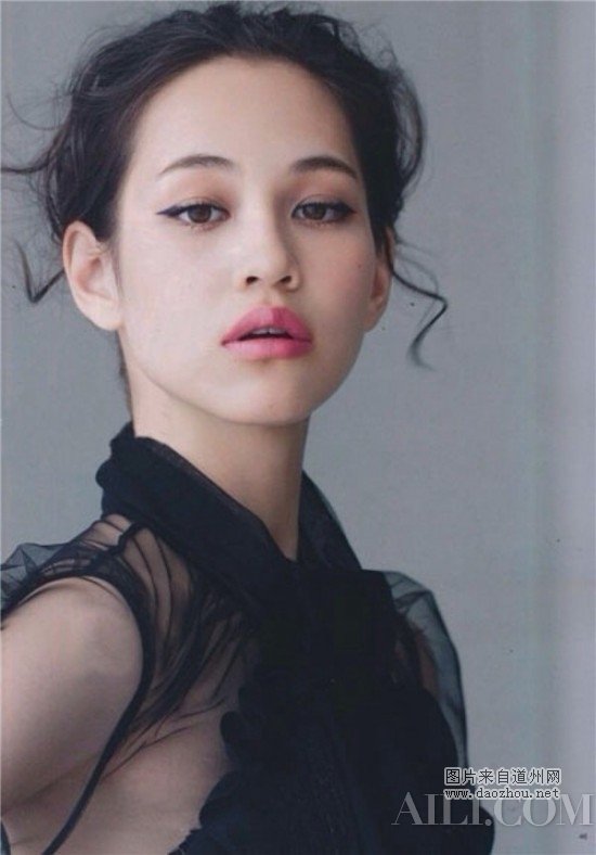 ����������Ů����ױ�ݾ͸û�Щ��˼