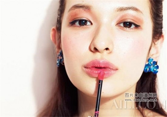 ����������Ů����ױ�ݾ͸û�Щ��˼