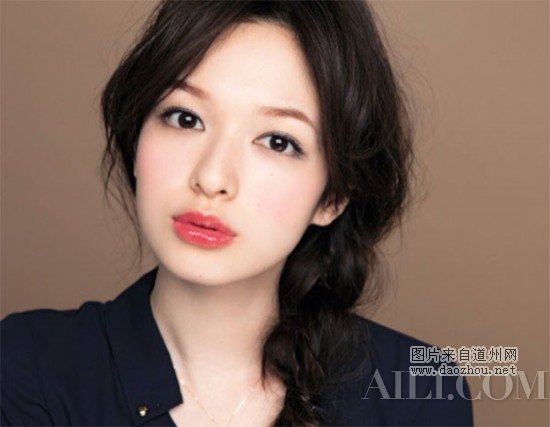 ����������Ů����ױ�ݾ͸û�Щ��˼