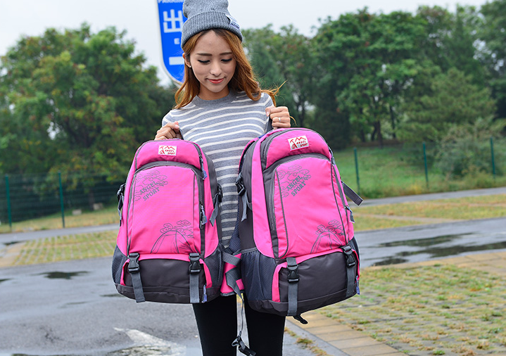 ��ţ��ߴ磨��35cm*��20cm*��52cm����Լ40L����),�л�������Ь�֣����ʺϻ����˶�����ɽ���У�