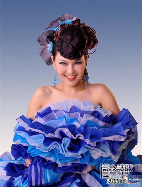 乌兰图雅眼睛怎么了?乌兰图雅素颜照片曝光未整容