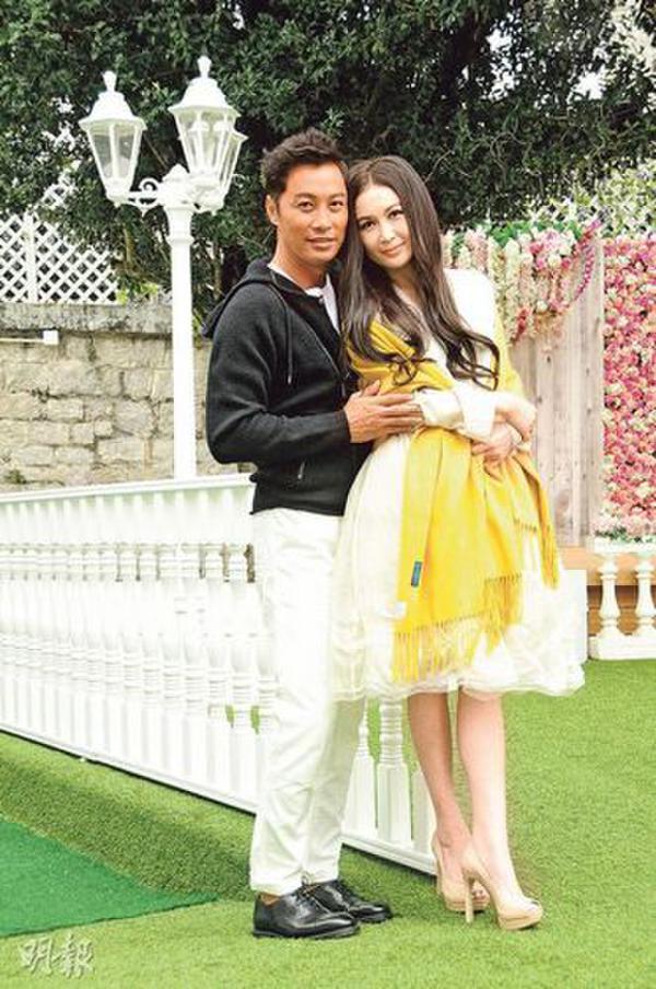 温碧霞赞老公有情趣 称2人从不互相查看手机(图