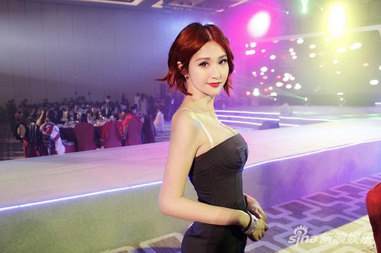 ����Ĩ�ؽ�����ȹ�����˶� ���з�˿����