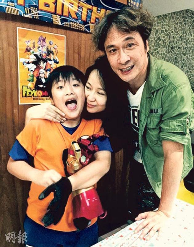为Feynman办《龙珠》生日会 吴镇宇罕见晒全家福