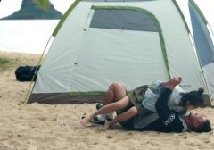 周冬雨地咚余文乐 看起来恩爱却画风一转:你骗过我吗?