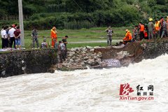 新田河堤决口军民同心紧张抢险