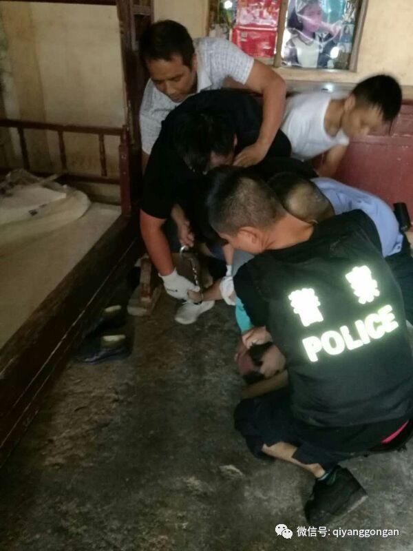 祁阳“武疯子”持刀伤人 民警紧张出手礼服