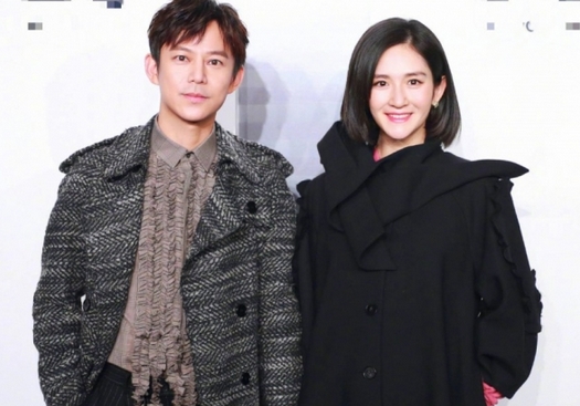 何炅带耳环出席运动? 不,那是个瑰丽的误会