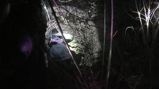 90岁老人落入深井 承德消防战士上演生死救援