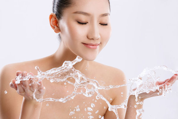 Dior迪奥花蜜系列形象大使刘亦菲 亮相第69届戛纳国际 Dior迪奥花蜜系列形象大使刘亦菲 亮相第69届戛纳国际