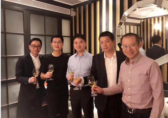 ��Ѷ��������ΨƷ��߹ܺ�Ӱ��������������ΪΨƷ��COO����������Ѷ���¾���ϯ�����ڡ��������¾���ϯ��ǿ����ΨƷ��CEO���ǡ���Ѷ�ܲ�����ƽ��