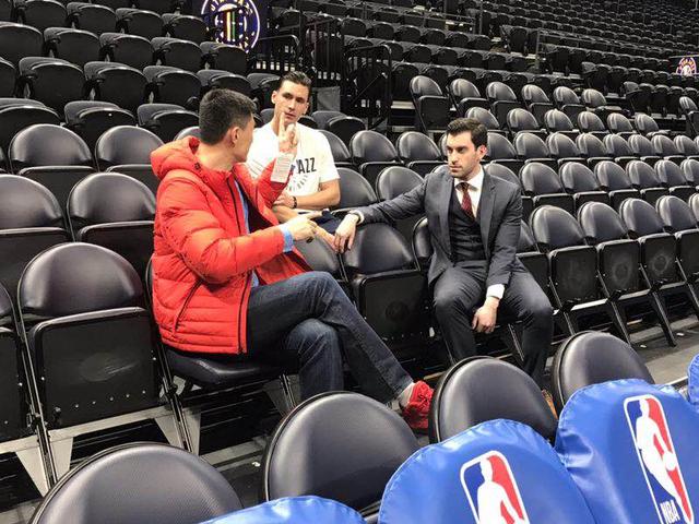 中国男篮蓝队主帅杜峰现场观摩爵士队训练