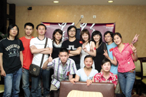 汪峰演唱会凯旋而归,上座率力压张学友,豪车现身粉丝求合影!