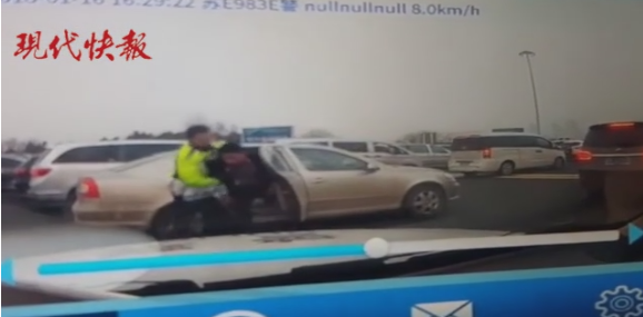 �񾯸���·������ӵ�� �ɹ�ץ����Ա��չ�������