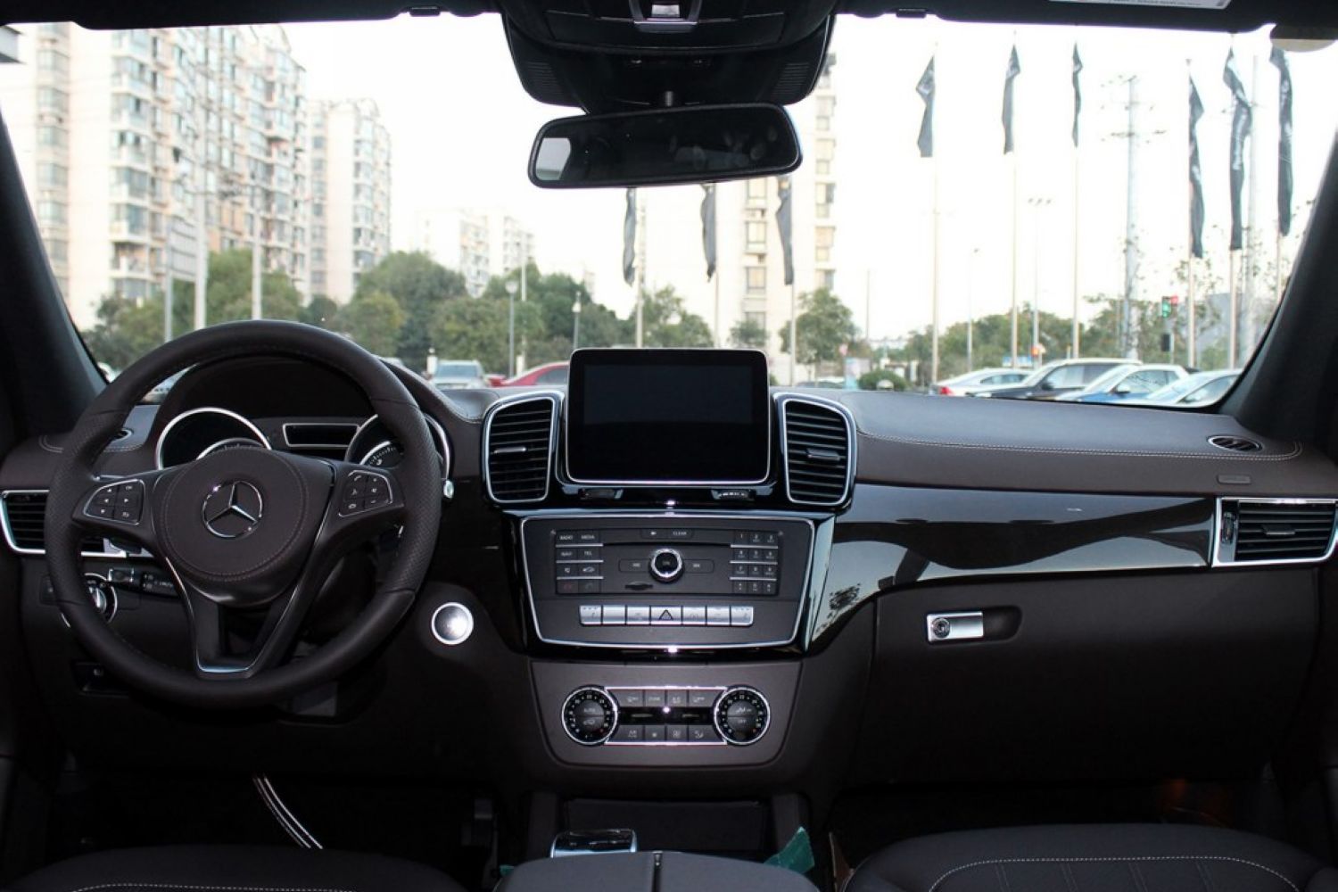 天津港全新18款奔驰GLS500春节最新报价