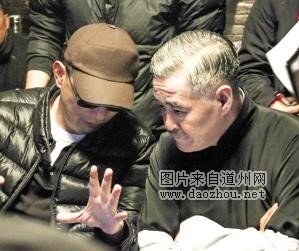 �Ա�ɽ̸��һ����ʦ������80���ʱ�Ѳ�֪��ɶ