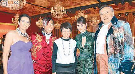 而该集团的联席主席洪永时与太太deborah则为这次