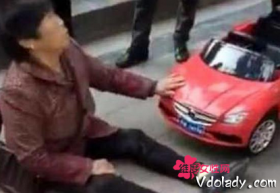 �����Ƿ׷ױ�ʾ����̫û�ڲ���