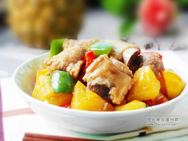水果竟能这样吃 教你做菠萝炖排骨