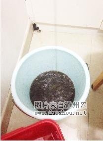 热水器脏成这样不清洗 容易爆炸得皮肤病